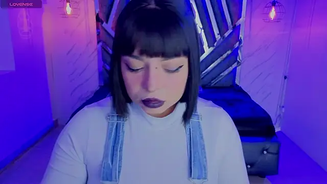 Snapshot of _Vermell_ chatting on February 5, 7:40 pm Vermell online show from February 5, 7:40 pm