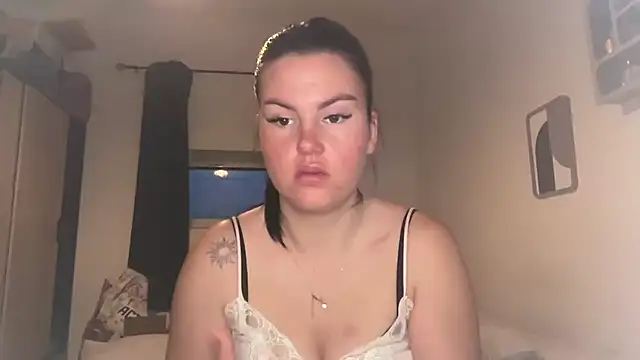 kiaraaaa75 online show from April 22, 6:42 pm
