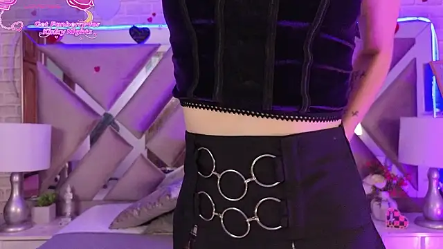 Snapshot of HarperrWest chatting on February 23, 8:28 pm HarperrWest online show from February 23, 8:28 pm