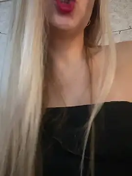 Snapshot of NikkiMis chatting on February 2, 11:42 am NikkiMis online show from February 2, 11:42 am