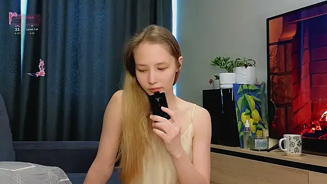 Snapshot of y0ur_sunshinee chatting on February 5, 6:18 am y0ur sunshinee online show from February 5, 6:18 am