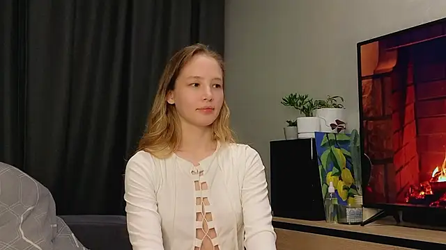 Snapshot of y0ur_sunshinee chatting on February 11, 4:56 pm y0ur sunshinee online show from February 11, 4:56 pm