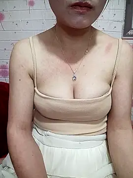 Suri Sexywet  online show from February 25, 1:10 pm