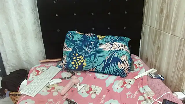 Snapshot of Camil4_milf_1 chatting on February 3, 6:40 am Camil4 milf 1 online show from February 3, 6:40 am