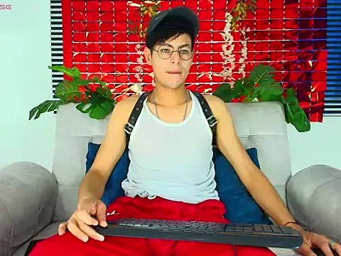 Snapshot of ThiiagoSaeenz chatting on February 17, 2:46 pm ThiiagoSaeenz online show from February 17, 2:46 pm