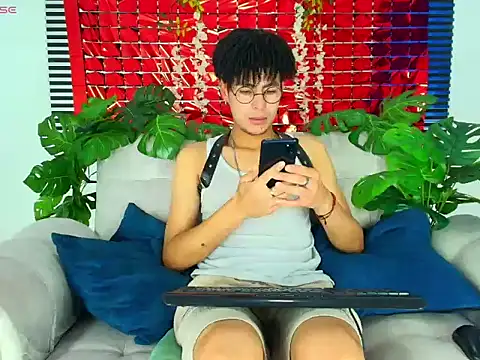 Snapshot of ThiiagoSaeenz chatting on February 23, 3:31 pm ThiiagoSaeenz online show from February 23, 3:31 pm