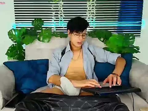 ThiiagoSaeenz online show from March 4, 3:51 pm