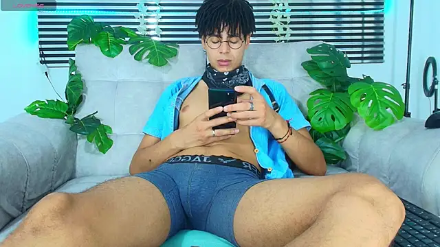 ThiiagoSaeenz online show from May 22, 4:56 pm