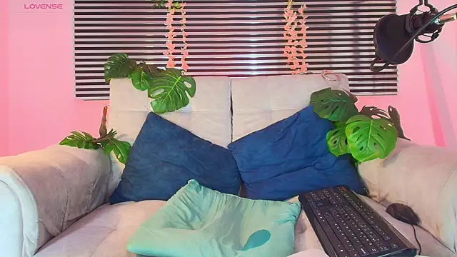 ThiiagoSaeenz online show from June 5, 3:40 pm