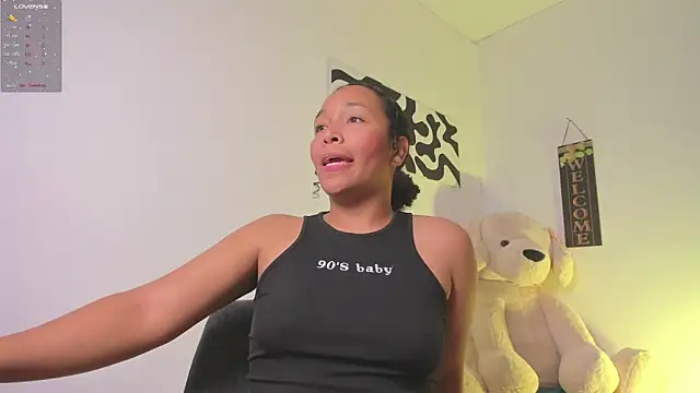 Snapshot of Nia13 chatting on February 5, 5:12 am Nia13 online show from February 5, 5:12 am