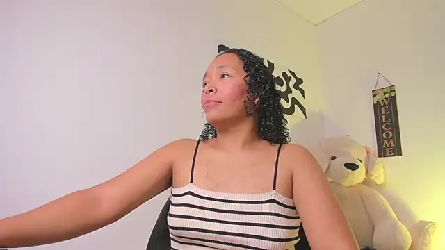 Snapshot of Nia13 chatting on February 26, 1:04 am Nia13 online show from February 26, 1:04 am