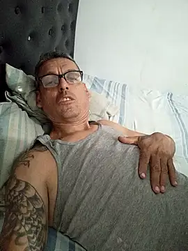 Carlos-0425 online show from May 12, 4:42 am