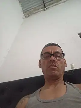Carlos-0425 online show from June 26, 3:33 am