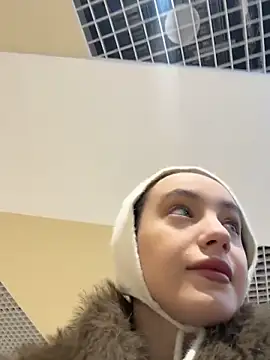 Snapshot of MiaTee chatting on February 13, 4:08 am MiaTee online show from February 13, 4:08 am