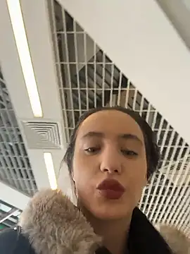 Snapshot of MiaTee chatting on February 14, 4:20 am MiaTee online show from February 14, 4:20 am