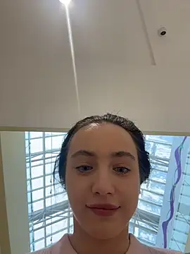 Snapshot of MiaTee chatting on February 15, 7:51 am MiaTee online show from February 15, 7:51 am