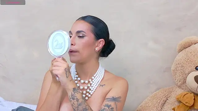 Snapshot of AndiVasquez chatting on May 2, 10:42 am AndiVasquez online show from May 2, 10:42 am