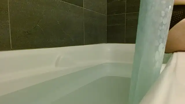 Snapshot of Slottiesun chatting on February 5, 2:05 am Slottiesun online show from February 5, 2:05 am