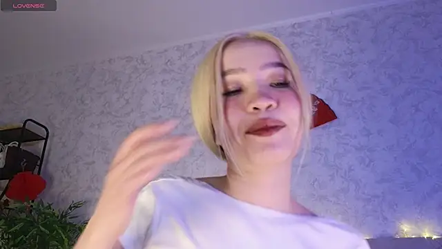 Snapshot of saya_li11 chatting on February 14, 5:26 am saya li11 online show from February 14, 5:26 am