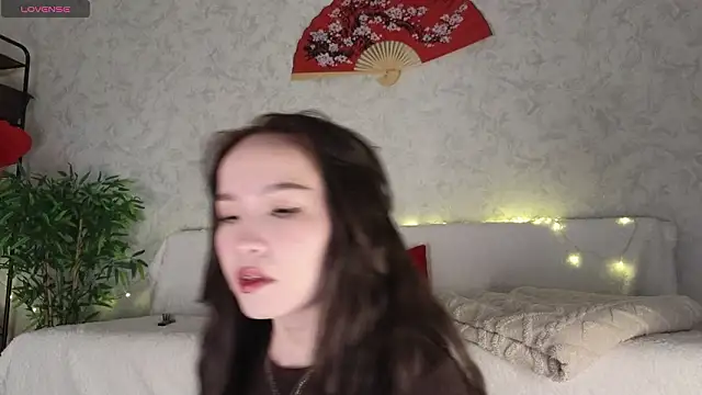 Snapshot of saya_li11 chatting on March 2, 5:42 pm saya li11 online show from March 2, 5:42 pm