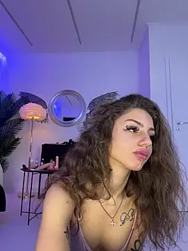 Snapshot of AnnastasiaJune chatting on February 8, 7:01 am AnnastasiaJune online show from February 8, 7:01 am