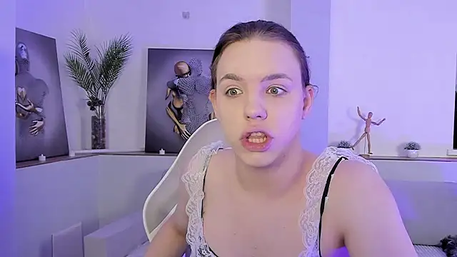 Snapshot of Madison_dolly chatting on February 10, 2:04 am Madison dolly online show from February 10, 2:04 am