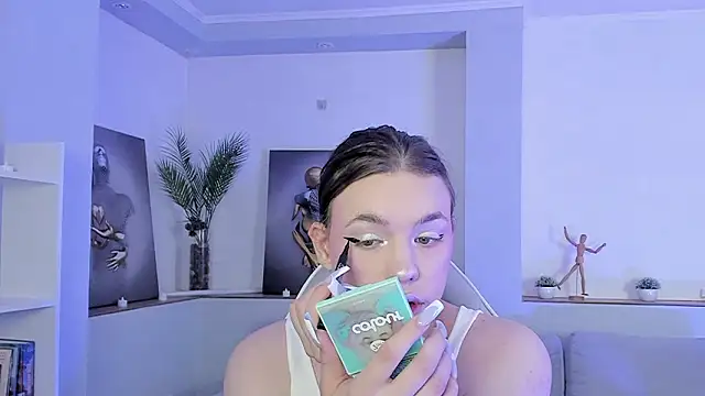 Snapshot of Madison_dolly chatting on February 13, 2:07 am Madison dolly online show from February 13, 2:07 am