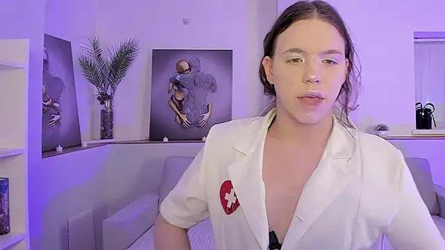 Snapshot of Madison_dolly chatting on February 20, 2:08 am Madison dolly online show from February 20, 2:08 am