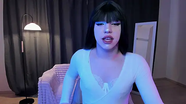 Snapshot of Madison_dolly chatting on April 6, 8:26 am Madison dolly online show from April 6, 8:26 am