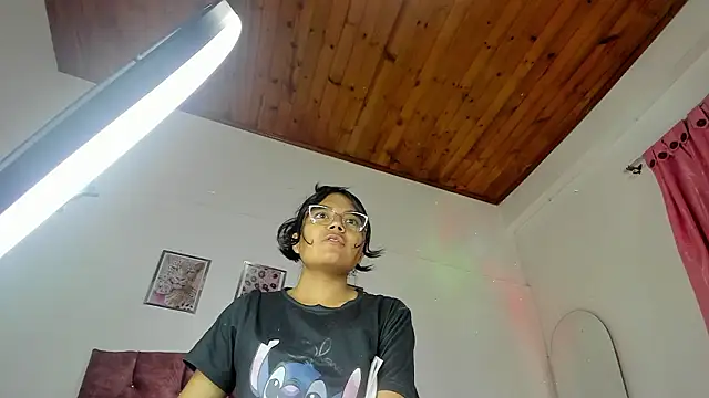 Snapshot of luna_velveth chatting on February 21, 1:39 am luna velveth online show from February 21, 1:39 am