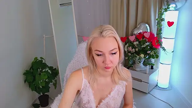 Snapshot of Audrey_Kiss chatting on February 8, 7:12 am Audrey Kiss online show from February 8, 7:12 am