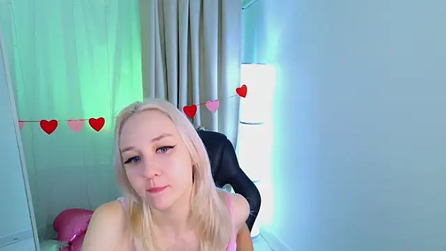 Snapshot of Audrey_Kiss chatting on February 16, 7:04 am Audrey Kiss online show from February 16, 7:04 am