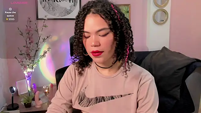 Snapshot of Monic_Bellucci chatting on February 17, 3:08 pm Monic Bellucci online show from February 17, 3:08 pm