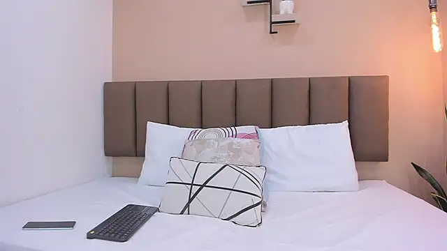 Snapshot of valeriasmith_17 chatting on February 14, 12:02 pm valeriasmith 17 online show from February 14, 12:02 pm