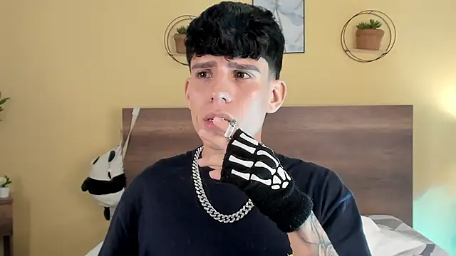 Snapshot of Angel_eros_ chatting on February 14, 9:55 pm Angel eros online show from February 14, 9:55 pm