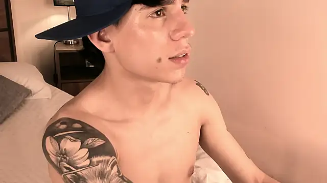 Snapshot of Angel_eros_ chatting on March 2, 7:15 am Angel eros online show from March 2, 7:15 am