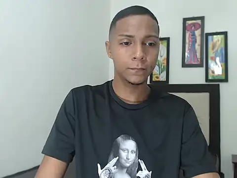 Snapshot of hotboyluxe chatting on February 17, 3:25 am hotboyluxe online show from February 17, 3:25 am