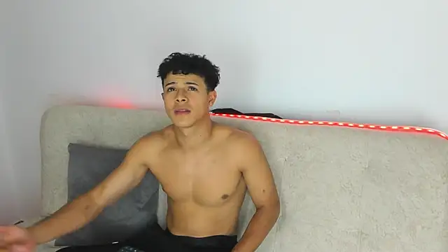 Snapshot of _Alex_Colton chatting on March 8, 2:15 am Alex Colton online show from March 8, 2:15 am