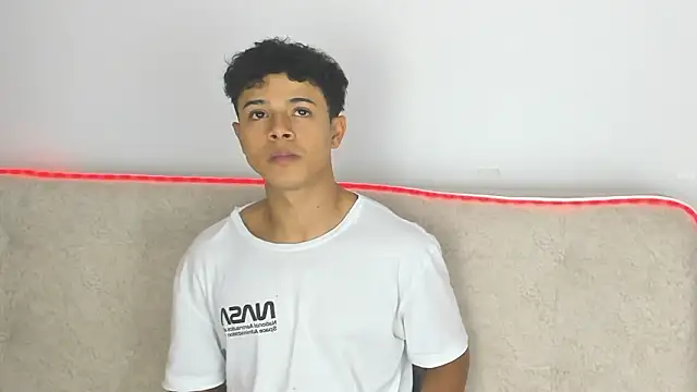 Snapshot of _Alex_Colton chatting on March 13, 10:05 pm Alex Colton online show from March 13, 10:05 pm