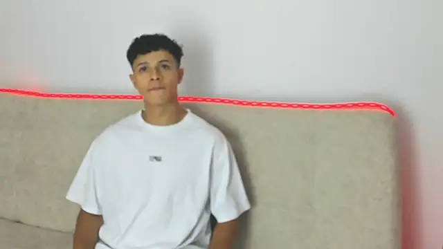 Snapshot of _Alex_Colton chatting on April 3, 10:08 pm Alex Colton online show from April 3, 10:08 pm