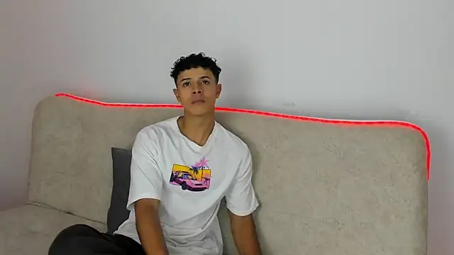 Snapshot of _Alex_Colton chatting on April 5, 10:07 pm Alex Colton online show from April 5, 10:07 pm