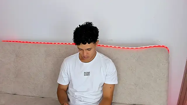 Snapshot of _Alex_Colton chatting on April 8, 10:10 pm Alex Colton online show from April 8, 10:10 pm