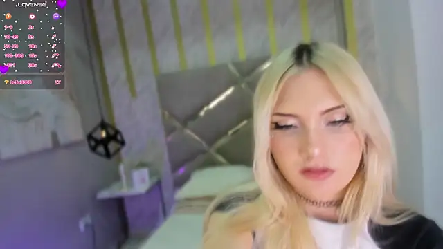 Mariluu  online show from April 15, 2:57 pm