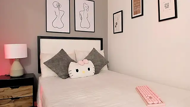 Snapshot of QueenRose___ chatting on February 4, 12:33 pm QueenRose online show from February 4, 12:33 pm