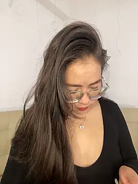 alisbloom online show from February 19, 6:04 pm