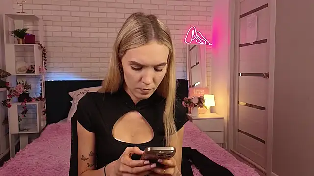 Snapshot of NikkiRyx chatting on July 18, 5:06 pm NikkiRyx online show from July 18, 5:06 pm
