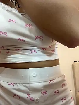 Snapshot of Gia_Evanss chatting on February 13, 3:52 pm Gia Evanss online show from February 13, 3:52 pm