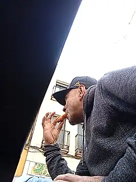 yoahotpetrafiery online show from April 3, 1:09 pm