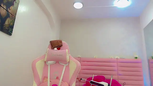 Snapshot of estefany_squirt1 chatting on February 14, 4:09 am estefany squirt1 online show from February 14, 4:09 am