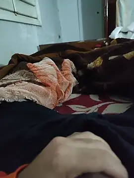 Snapshot of amirMohamed58 chatting on February 8, 12:14 am amirMohamed58 online show from February 8, 12:14 am